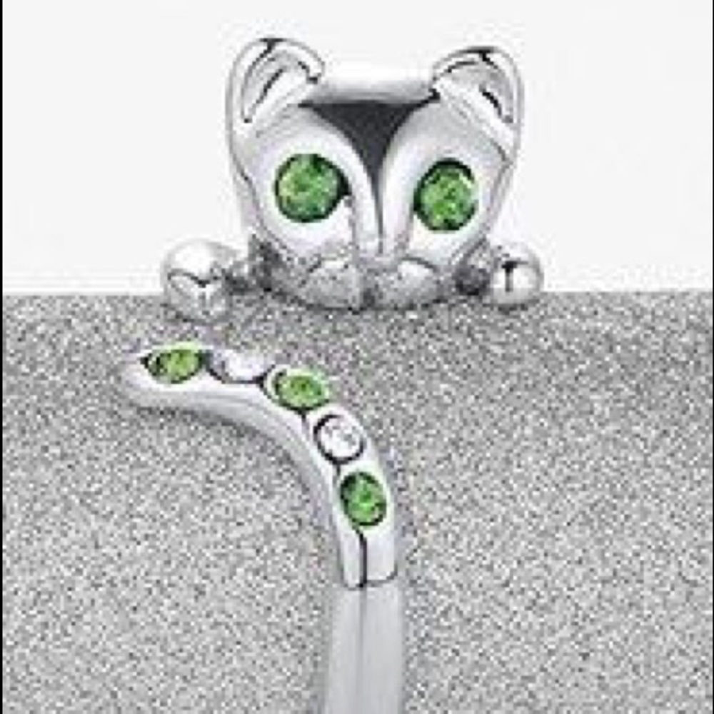 Silver cat 🐱 ring peridot birthstone crystals 💕